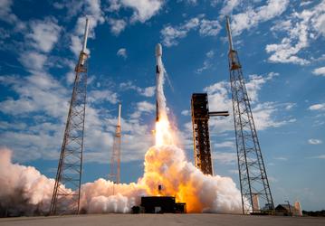 Последний полёт легендарной ракеты Falcon 9, которая побывала в космосе 32 раза: она вывела на орбиту космический аппарат Mission Robotic Vehicle