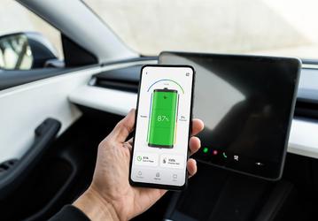 Состояние батареи в новых автомобилях теперь можно узнать через смартфон или бортовую систему: с 1 июля в Китае вступили в силу новые требования
