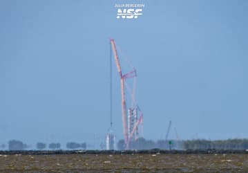 Самый мощный в мире кран строит первую башню Mechazilla на мысе Канаверал для Starship, а Blue Origin восстанавливает площадку для New Glenn