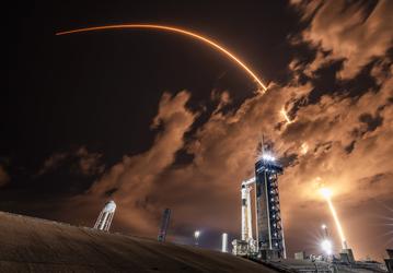 Космические маршрутки: SpaceX запустила две ракеты Falcon 9 с разницей в несколько часов