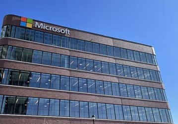 Azure впервые принесла Microsoft более $100 млрд за год, несмотря на рекордные расходы на ИИ