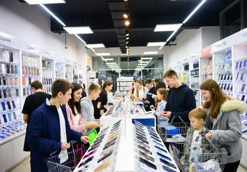 Каждый второй россиянин копит на покупку смартфона, подсчитали Tecno и «Сравни»