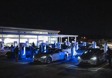 Этого хватило бы 180 000 домов на целый год. Владельцы Tesla «заправились» на Supercharger 2 ТВт·ч электроэнергии всего за квартал