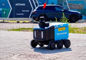 В Астане заработала доставка роботами-курьерами Яндекса