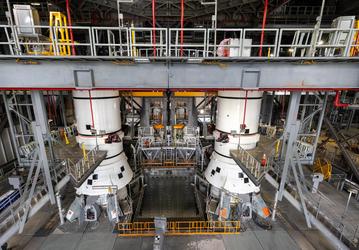 NASA приступило к сборке ракеты SLS для пилотируемой миссии Artemis III