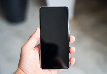 Июль еще на закончился, а у Samsung уже готова августовская прошивка One UI для Galaxy S25