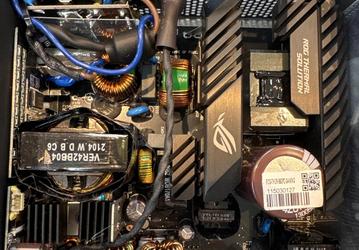Asus «отремонтировала» блок питания пользователя, заменив предохранитель на кусок проволоки