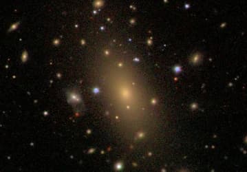 Крупнейшая галактика Вселенной оказалась ещё больше: IC 1101 продолжает расти