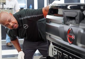 Nissan научил ИИ замечать опасные позы рабочих на конвейере