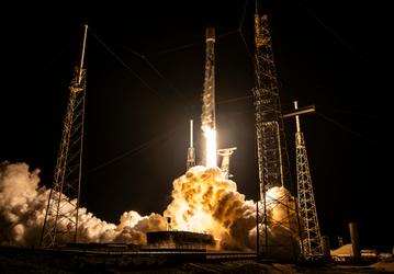 SpaceX запустила спутники, которые обеспечат прямую спутниковую связь на смартфонах — у каждого аппарата гигантская антенна площадью 220 квадратных метров