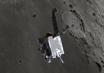 Агентство NASA опубликовало фото лунного кратера после падения Falcon 9
