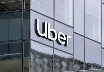 Uber впервые запустила поездки на беспилотных автомобилях в Европе — но водитель пока остаётся за рулём
