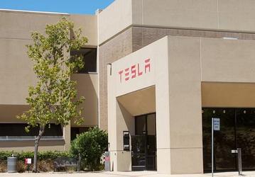 Tesla попросила у Лас-Вегаса 5000 роботакси, а получила разрешение на 10 машин без допуска в аэропорт и на скорости до 72 км/ч