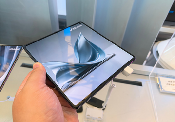 Складка незаметна даже после 200 тыс. складываний: представлен AMOLED-экран для новых смартфонов от Visionox