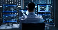 В России предложили усложнить выезд IT-специалистов за границу