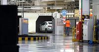«Такое ощущение, что они вообще не убывают», — сотни некомплектных Lada Vesta NG на АвтоВАЗе показали на видео