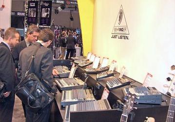 NAMM 2006: Behringer: новая линейка микшерных консолей XENYX