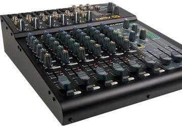 Микшерный пульт M-Audio NRV10: аналоговый микшер 8х2, FireWire-интерфейс 10х10, встроенный эффект-процессор и даже хост VST-эффектов 
