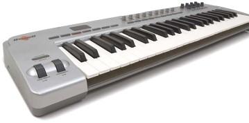 Недорогие МIDI-клавиатуры M-Audio Oxygen 49 и Oxygen 61 c синтезаторной механикой и множеством MIDI-контроллеров на борту