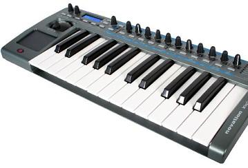 Novation XioSynth: аппаратный синтезатор, аудио интерфейс, MIDI-клавиатура с контроллерами