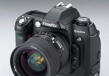 6-мегапиксельная FinePix S2 Pro D-SLR от Fujifilm
