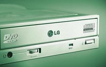 CeBIT 2002: DVD привод с поддержкой пяти форматов от LG