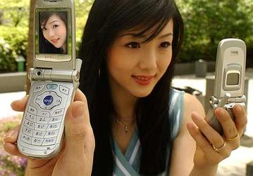 Мобильный CDMA2000 1X телефон со встроенной камерой от Samsung Electronics