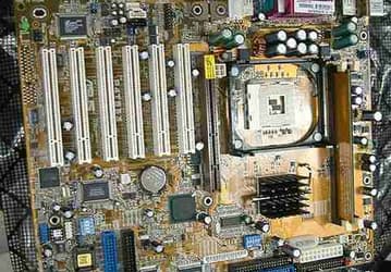 Photo of the day: Asustek&acute;s system board with 32-bit RDRAM support