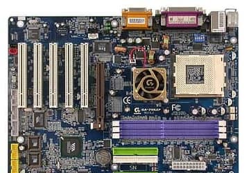 Плата GA-7VAXP от Gigabyte на чипсете VIA KT400