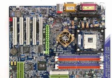 Фото дня: системная плата Gigabyte GA-SINXP1394 на чипсете SiS655