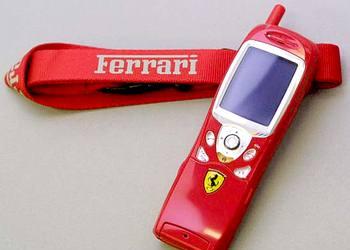Мобильник для фанатов Ferrari