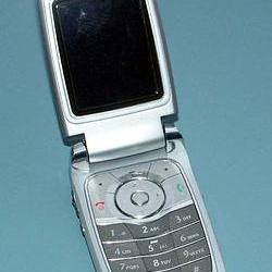 CeBIT 2003: Motorola представила два новых телефона и два адаптера