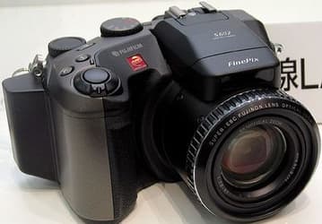Wireless Japan 2003: FinePix S602 с поддержкой WLAN