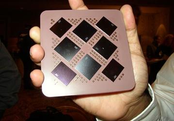 Microprocessor Forum: the first photo of a 8-way IBM Power5 chip