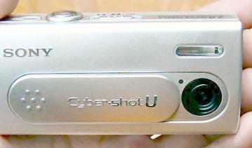 Sony DSC-U40: 2 Мп цифровая камера с поддержкой карт Memory Stick PRO Duo