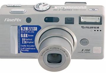 Фото дня: цифровая камера Fujifilm FinePix F700 с новейшей 1/1,7-дюймовой Super CCD SR матрицей