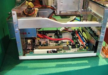 Computex 2004: IWILL barebones, two distinguished twins