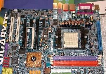 GA-K8NSP-SLI: Dual GPU support from Gigabyte