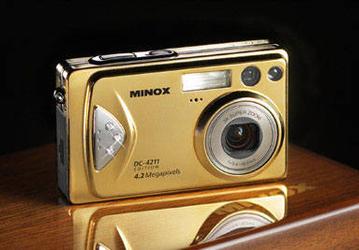 «Золотая» Minox DC 4211: цифровая камера, осыпанная бриллиантами