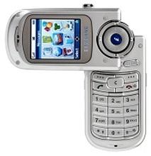 P735: twist-and-flip телефон Samsung с мегапиксельной камерой