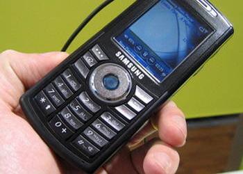 CeBIT 2005: Samsung unveils SGH-i300 and SGH-i750 cell phones