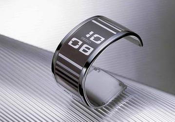 The first watch made of electronic paper