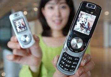 Samsung SCH-S380: компактный аппарат с 306 Мб памяти
