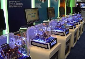 Фото дня: системная плата ASUS со штатным водяным охлаждением на CeBIT 2008 