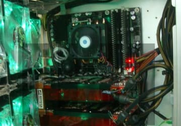 AMD показывает CrossFire из трёх видеокарт в деле 