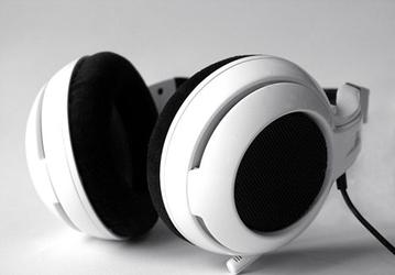SteelSeries Siberia – полноразмерные наушники с низким оголовьем для энтузиастов компьютерных игр
