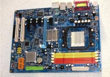 Поддержка CrossFire в платах на AMD 690G возможна?