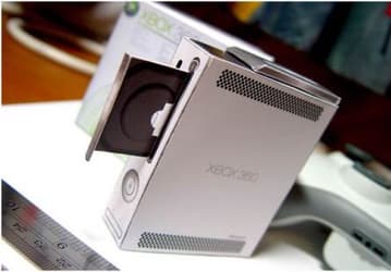Фото дня: бумажные модели Xbox 360 и HD DVD привода