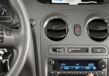 Ford, GM, Mazda снабжают автомобили возможностью подключения iPod