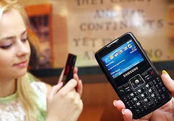 Samsung Launches Slim Qwerty Smartphone